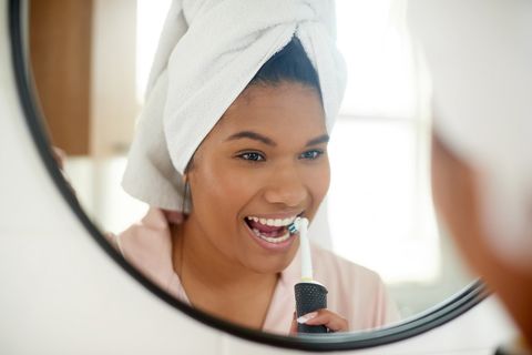Professional Teeth Cleanings vs At-Home Oral Hygiene